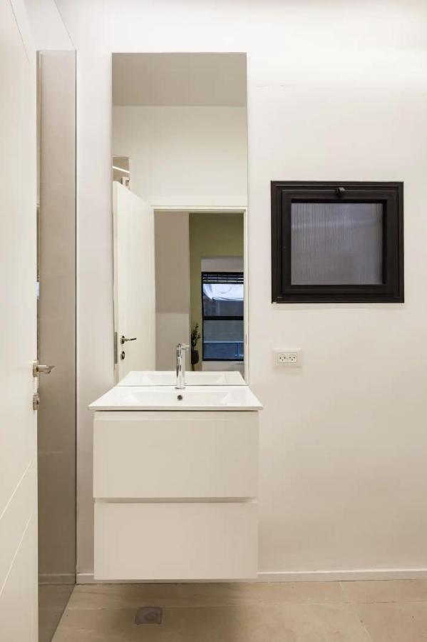 Renovated Large 3Rm Apartment 5 Min From The Beach 特拉维夫 外观 照片